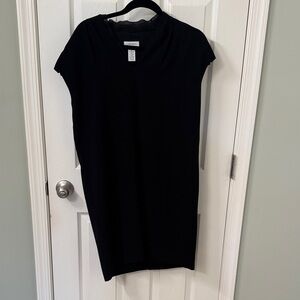 Carmen Marc Valvo Black Cap-Sleeve Tunic Dress